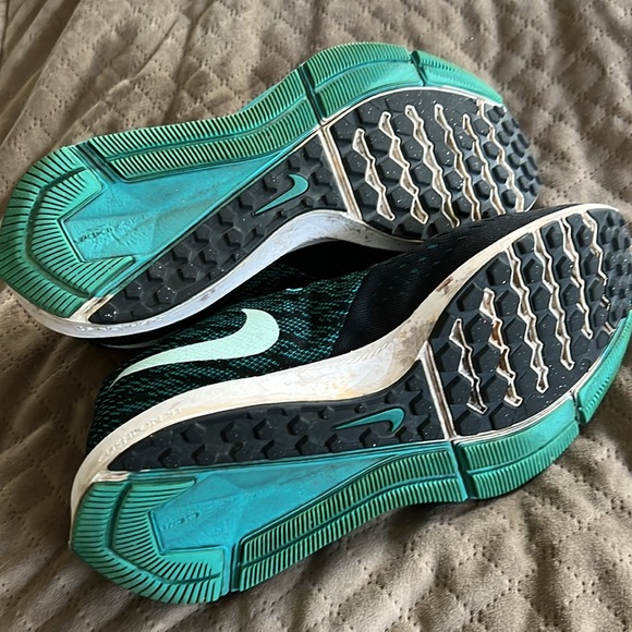 Nike Black and Teal Running Shoes - Picture 5 of 5
